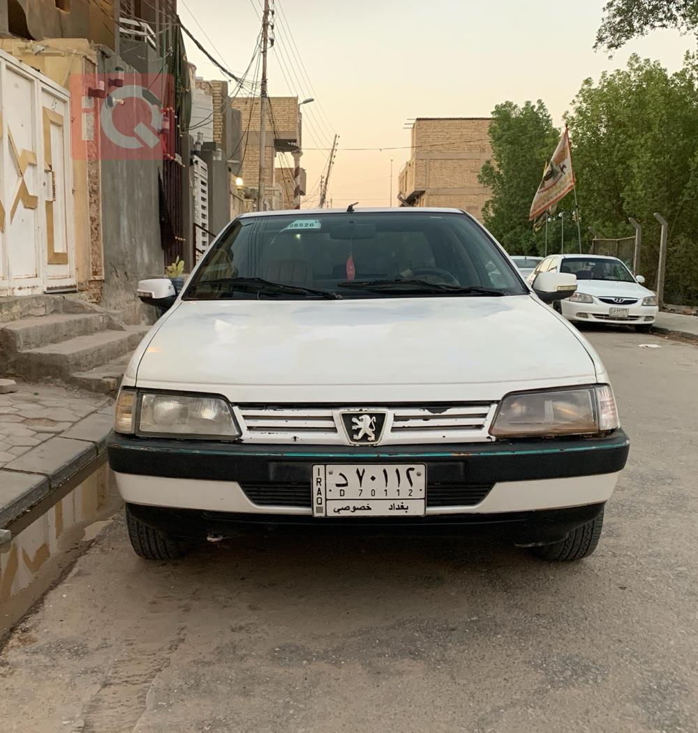 Peugeot 405
